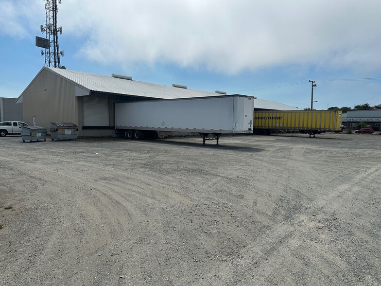 Primary Photo Of 1100 W Del Norte St, Eureka Truck Terminal For Lease