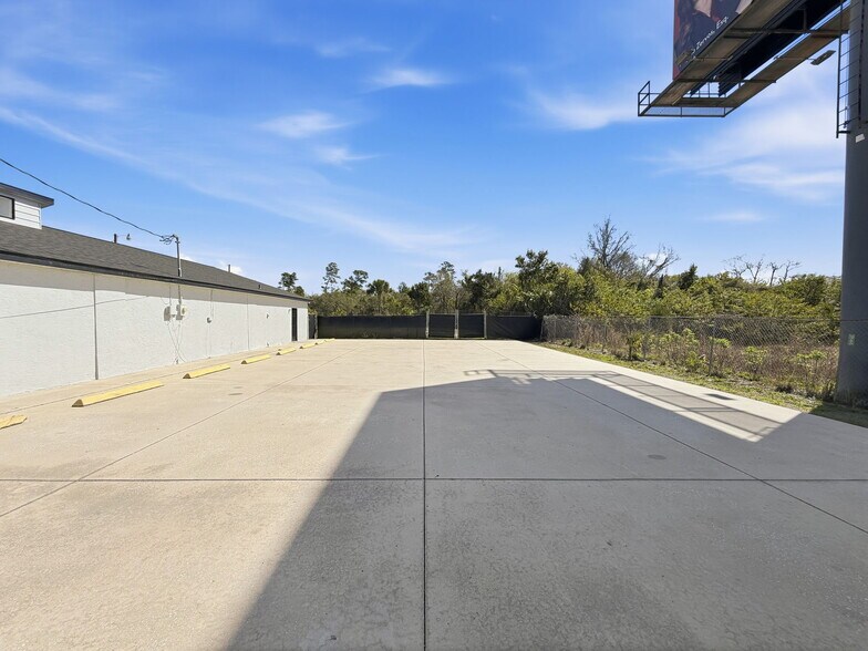 More Photos Of 13414 US Highway 19, Hudson Showroom For Lease