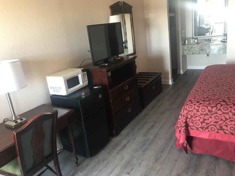 More Photos Of 2701 Highway 82 E, Greenville Hotel For Sale