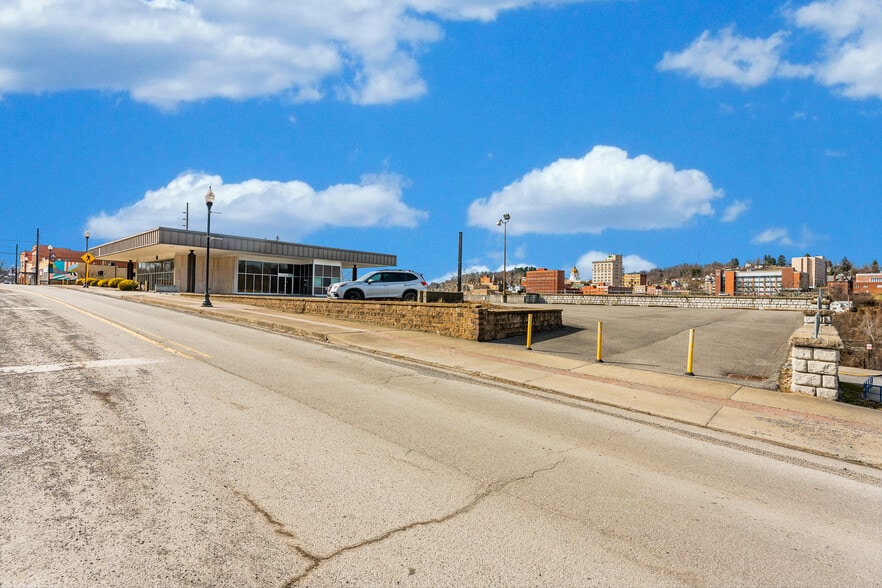 More Photos Of 214 Merchant St, Fairmont Bank For Sale