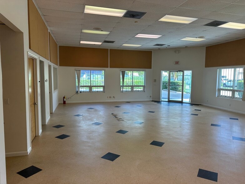 More Photos Of 1959 W 9th St, Riviera Beach Flex For Sale