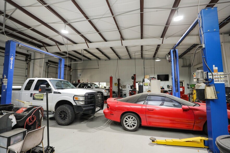 More Photos Of 17711 Old Louetta Rd, Houston Auto Repair For Lease