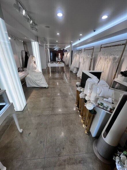 More Photos Of 330 N Western Ave, Los Angeles Storefront Retail Office For Lease