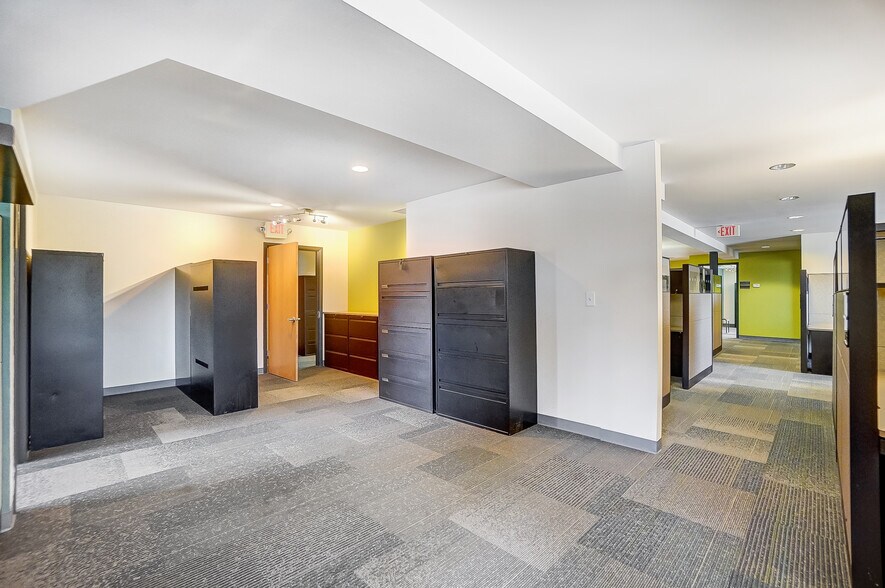More Photos Of 3925-3927 Brotherton Rd, Cincinnati Office For Sale