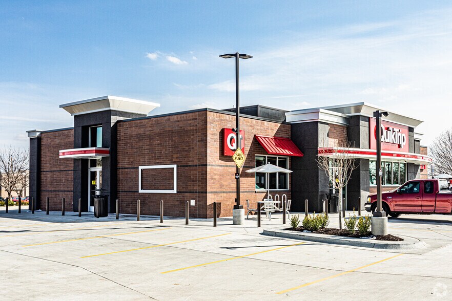 More Photos Of 528 NW Englewood Rd, Kansas City Convenience Store For Sale