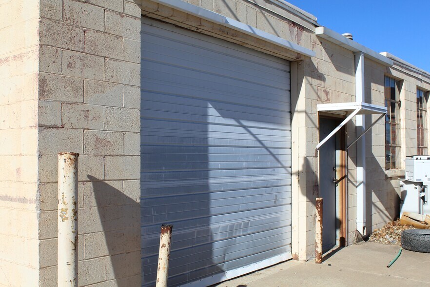 More Photos Of 814 9th St, Woodward Office For Sale