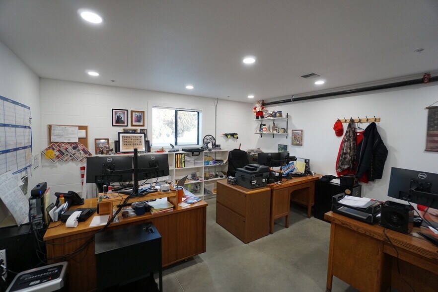 More Photos Of 104 Butterfield Rd, Yakima General Retail For Sale