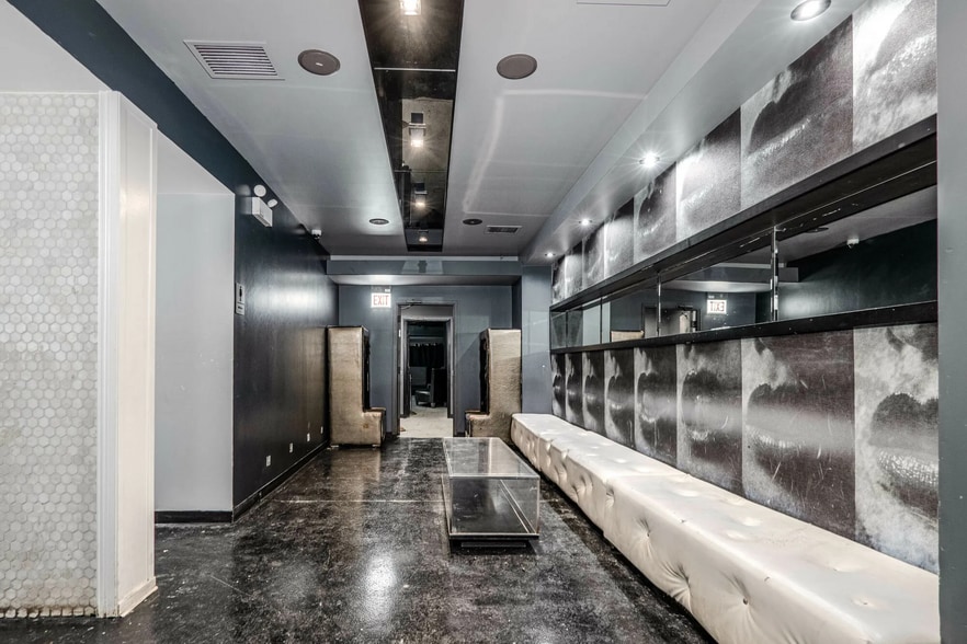 More Photos Of 215 W Ontario St, Chicago Office For Lease
