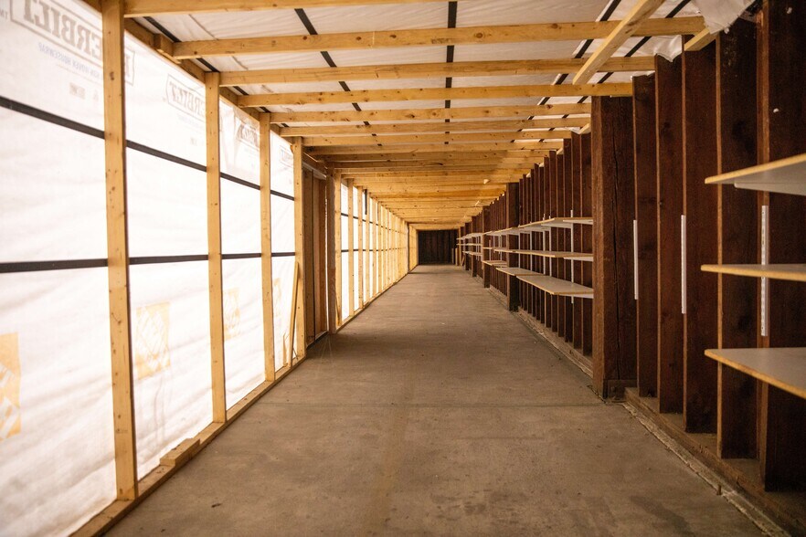 More Photos Of 8506 Potts Ln, Seaford Manufacturing For Lease