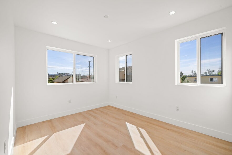 More Photos Of 1933 Magnolia Ave, Los Angeles Apartments For Sale