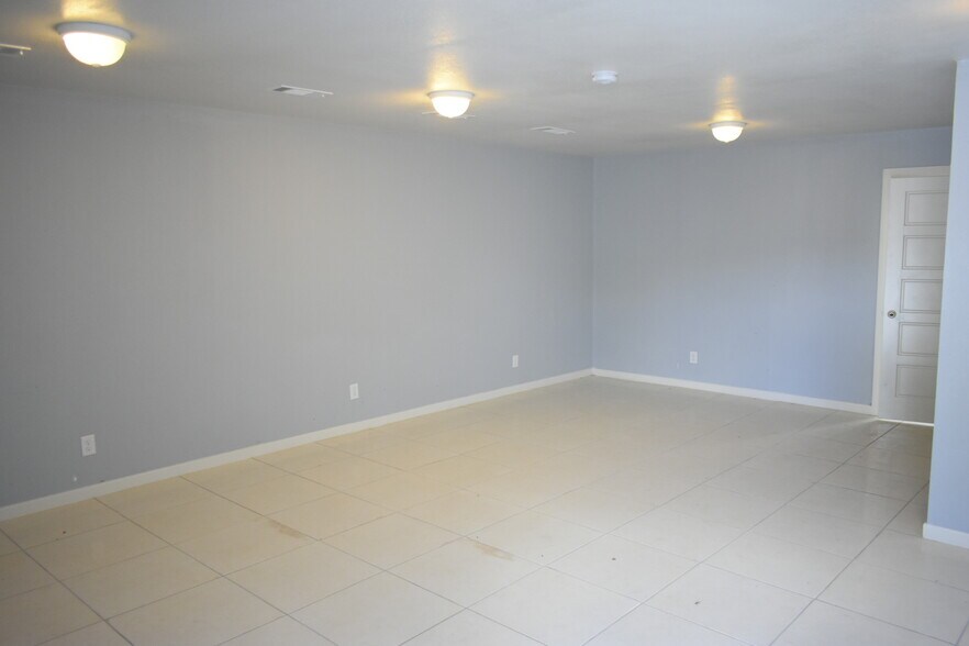 More Photos Of 1112 Kentucky Ave, South Houston Warehouse For Lease