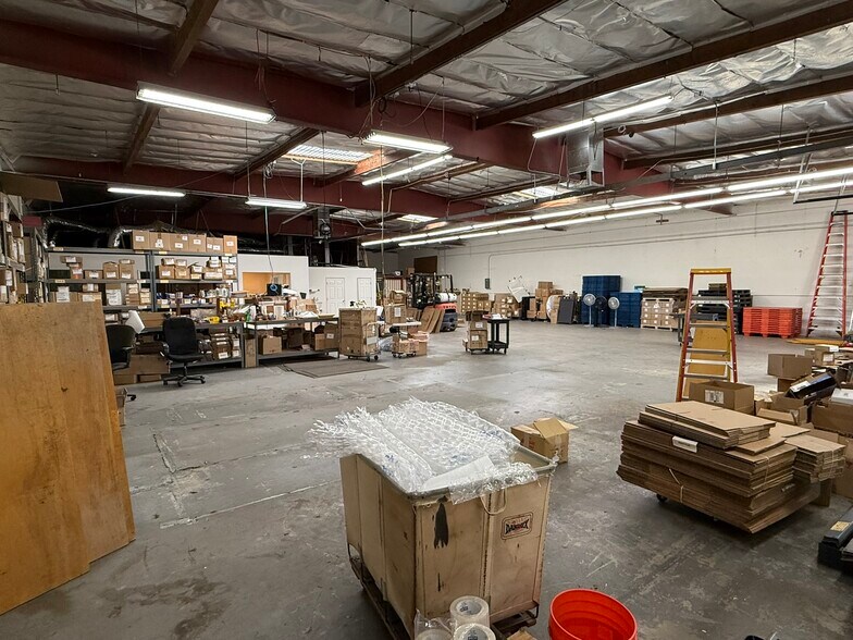 More Photos Of 13227 San Fernando Rd, Rancho Cascades Warehouse For Lease