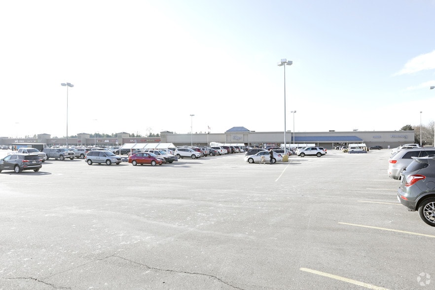 More Photos Of 41701-41911 Garfield Rd, Clinton Township Freestanding For Sale