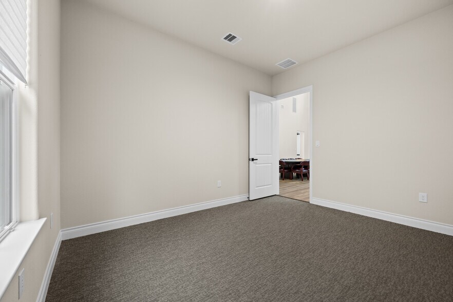 More Photos Of 19151 Oak Canyon Dr, Conroe Coworking Space