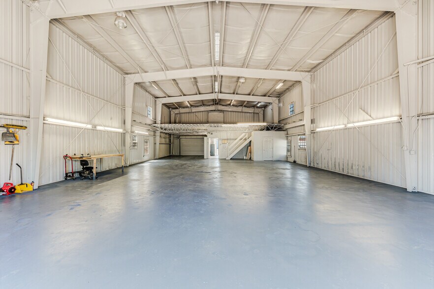 More Photos Of 1911 Dana Dr, Fort Myers Warehouse For Sale