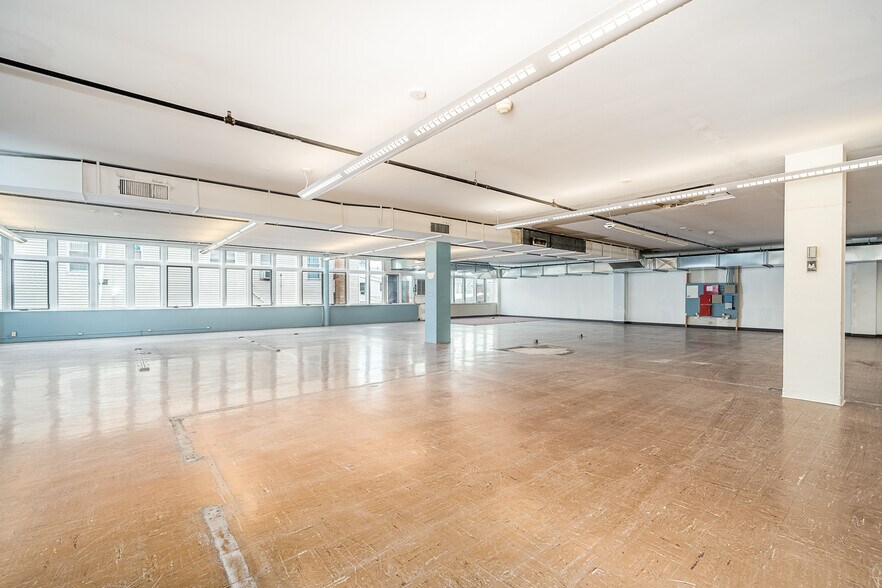 More Photos Of 2000 West St, Union City Office Residential For Lease