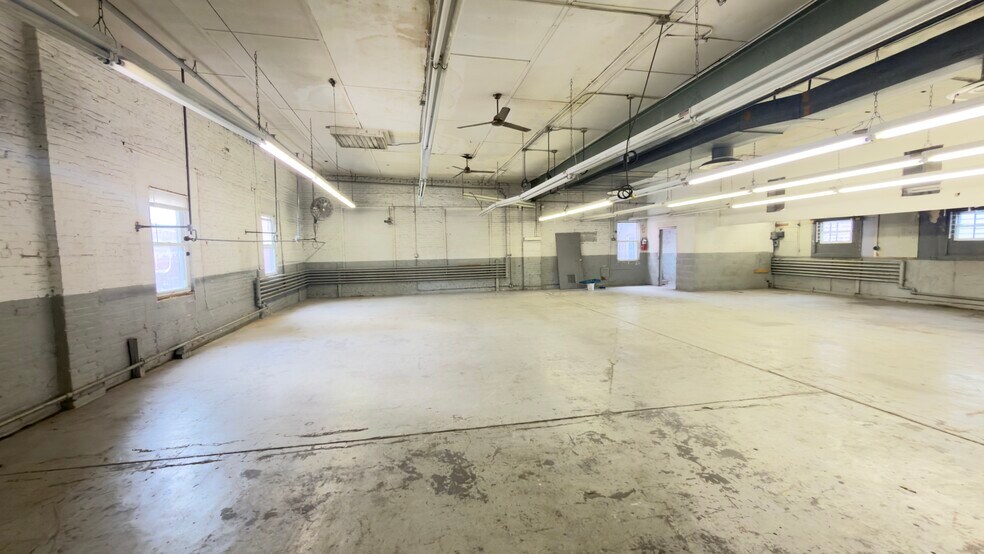 More Photos Of 327-333 53rd St, West New York Warehouse For Lease