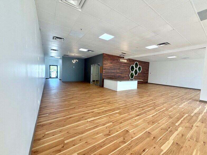 More Photos Of 1805 SE Delaware Ave, Ankeny General Retail For Lease