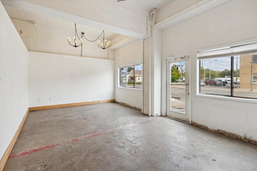 More Photos Of 225 E Superior St, Alma Office For Sale