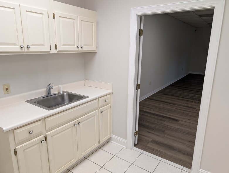 More Photos Of 1709 River St, Valdosta Office For Lease