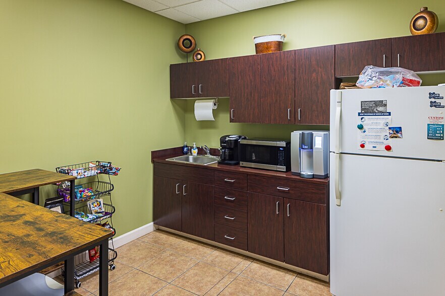 More Photos Of 801-C Sunset Dr, Johnson City Office Residential For Lease