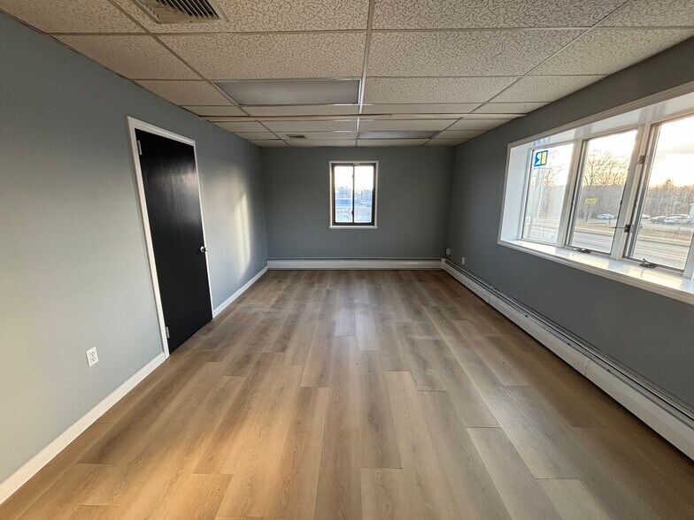 More Photos Of 542-544 Main St, Cromwell Freestanding For Lease