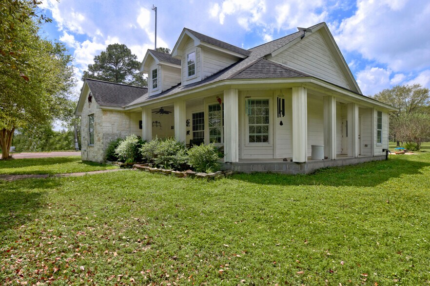 More Photos Of 18135 N Highway 75, Willis Specialty For Sale