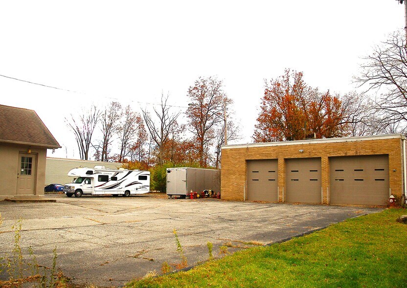 More Photos Of 9722 Columbia Rd, Olmsted Falls Flex For Sale