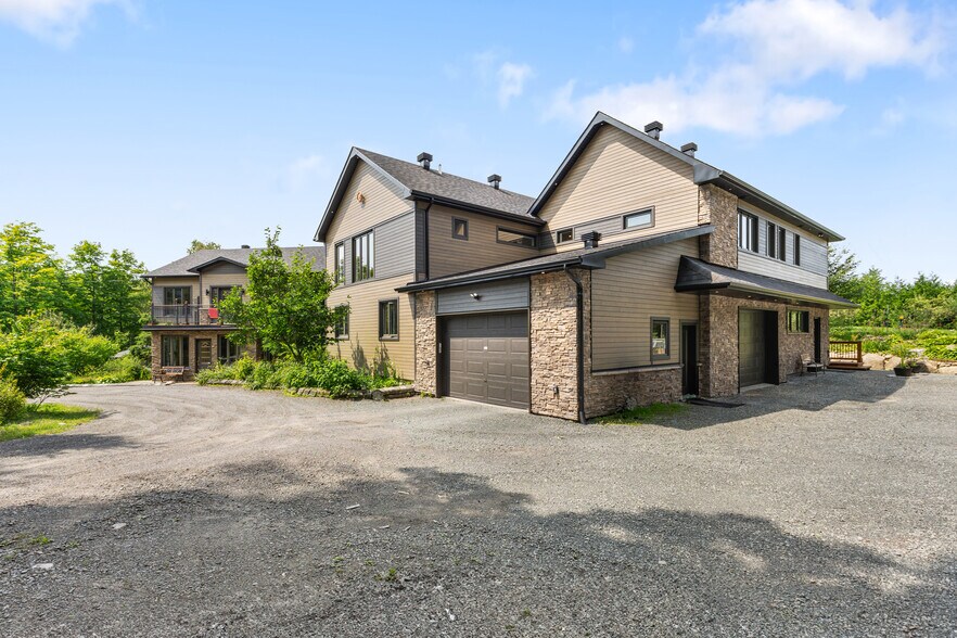 More Photos Of 57 Rue Allan, Brownsburg-chatham Apartments For Sale