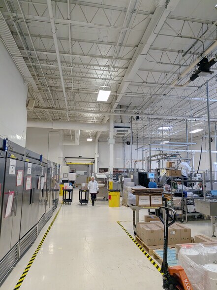 More Photos Of 2900-2950 N Oakley Ave, Chicago Manufacturing For Lease