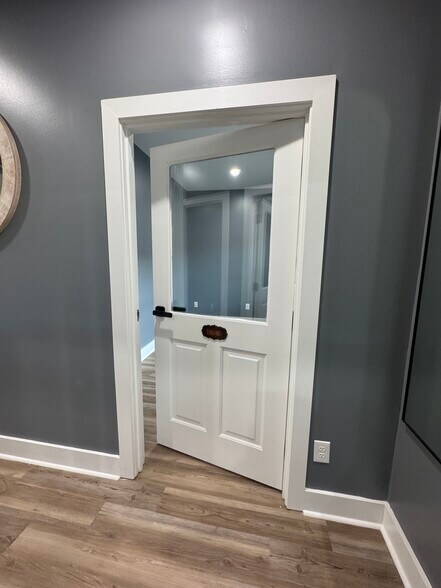 More Photos Of 301-304 Macy Dr, Roswell Medical For Lease