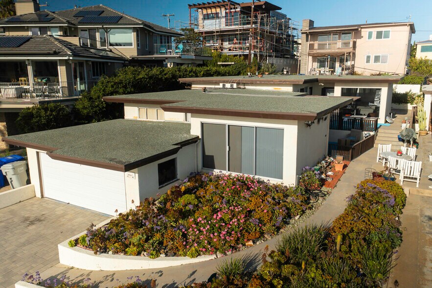 More Photos Of 4933 Ocean Blvd, San Diego Multifamily For Sale