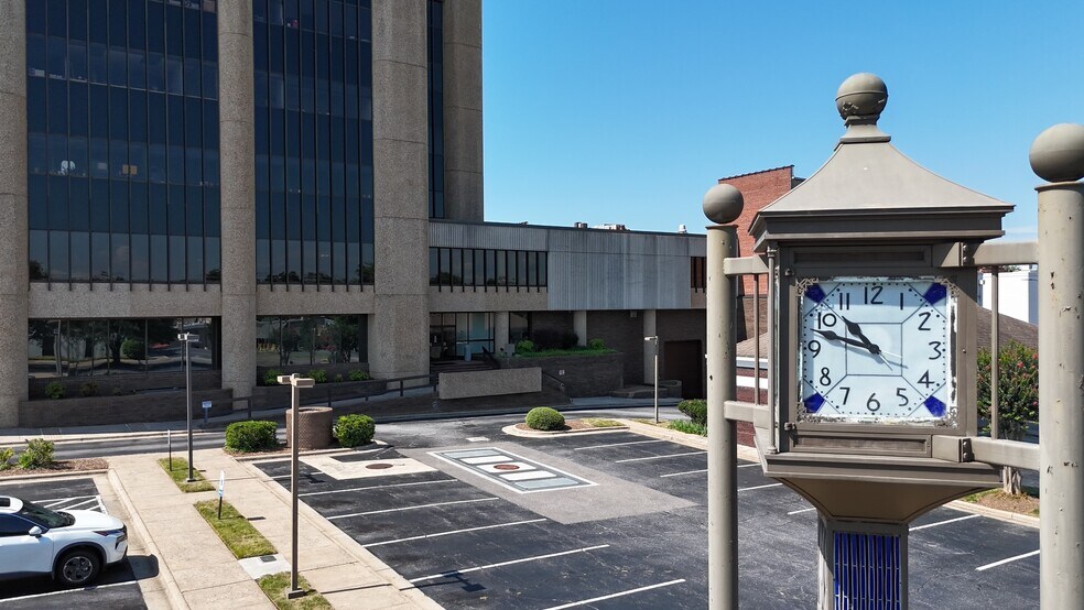 More Photos Of 200 1st Ave NW, Hickory Office For Sale