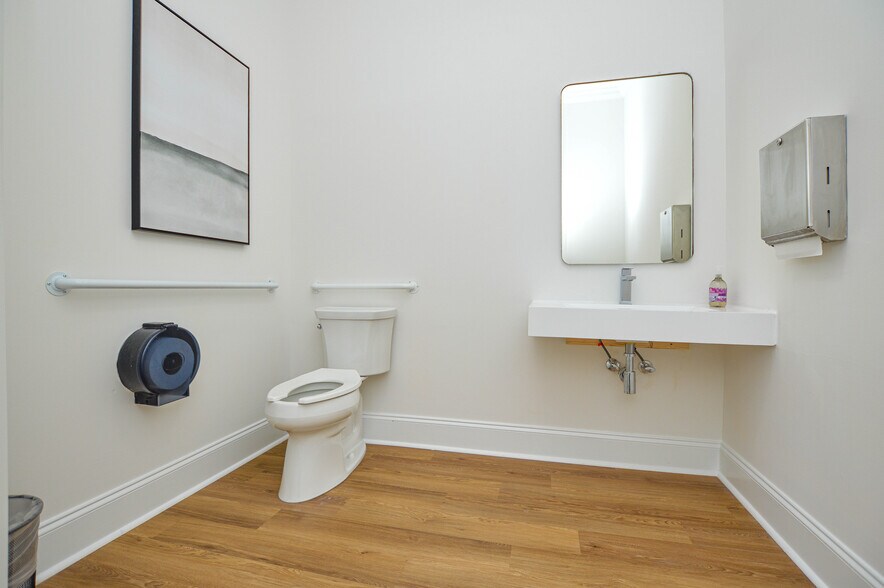 More Photos Of 21000 Torrence Chapel Rd, Cornelius Office Residential For Lease