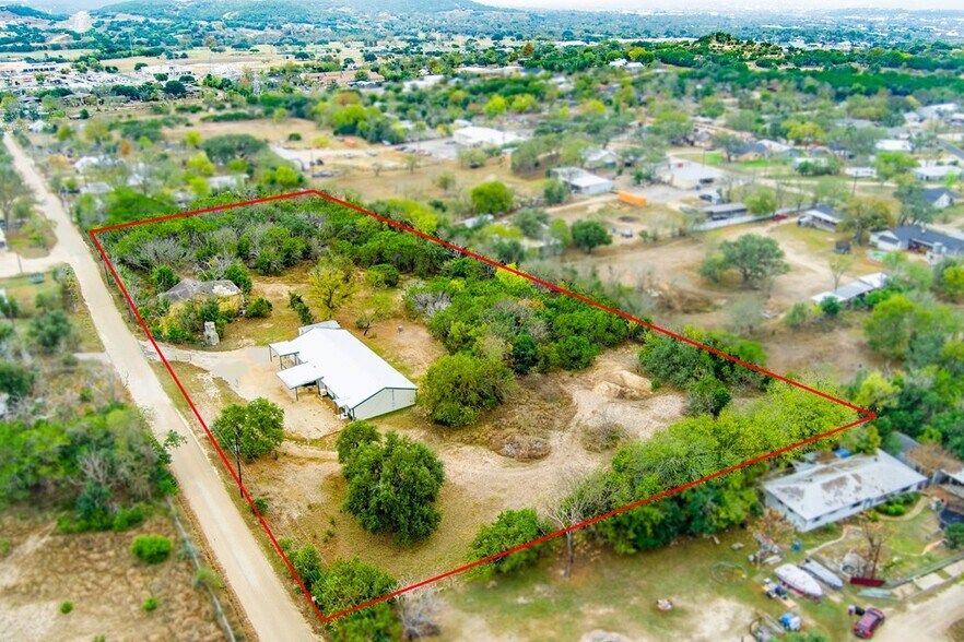 More Photos Of 315 Roy St, Kerrville Warehouse For Sale