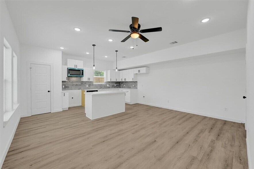 More Photos Of 8021 Birmingham st, Houston Apartments For Sale