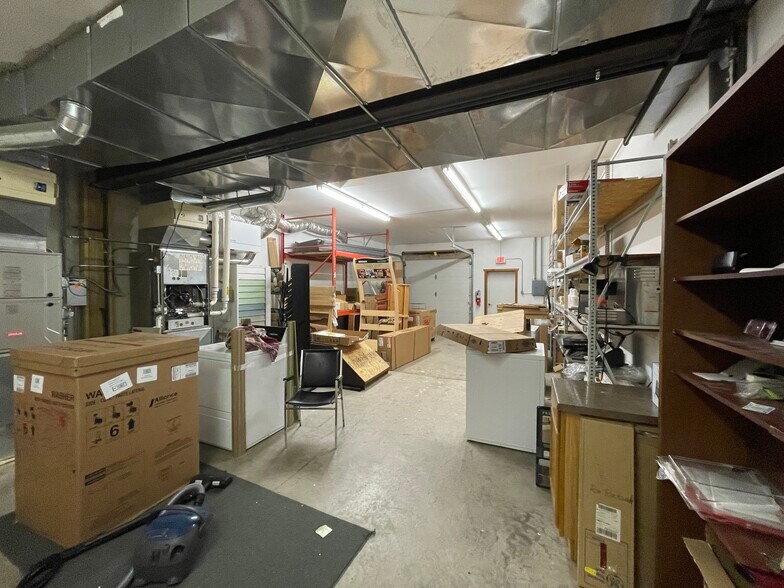 More Photos Of 16288 W Stress Rd, Hayward Showroom For Sale