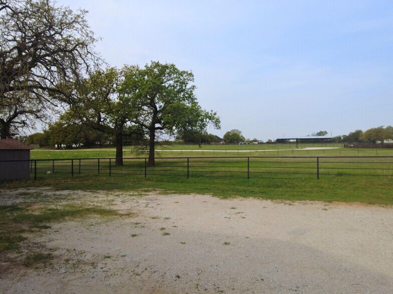 More Photos Of 103 Cartwright Park Rd, Weatherford Office For Lease