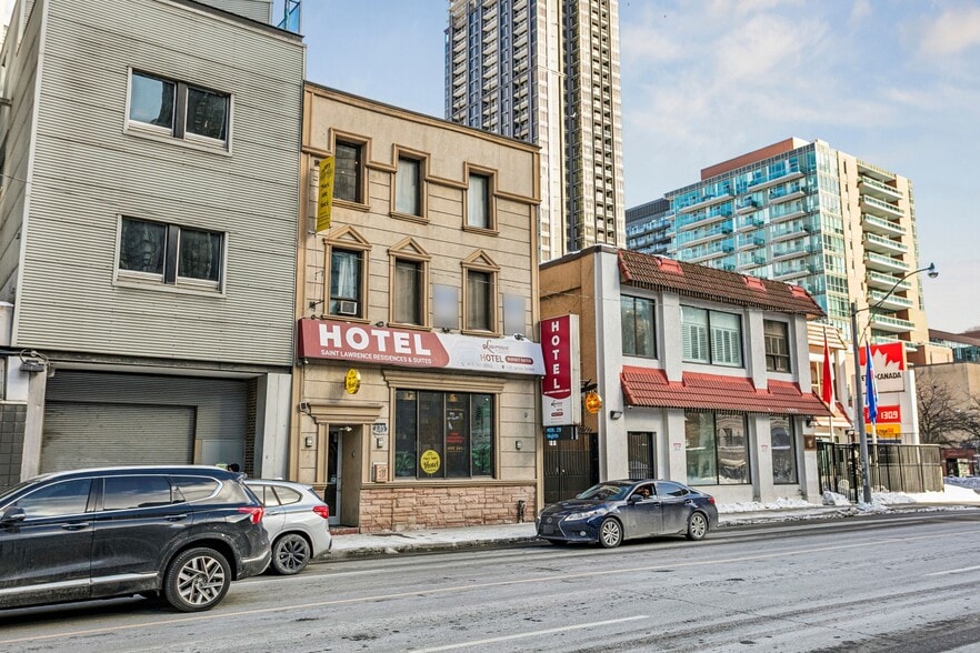 More Photos Of 135 Jarvis St, Toronto Hotel For Sale