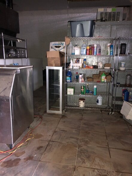More Photos Of 104 N Market St, Gallatin General Retail For Sale