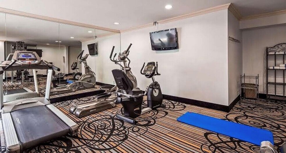 More Photos Of 889 W Bay Area Blvd, Webster Hotel For Sale