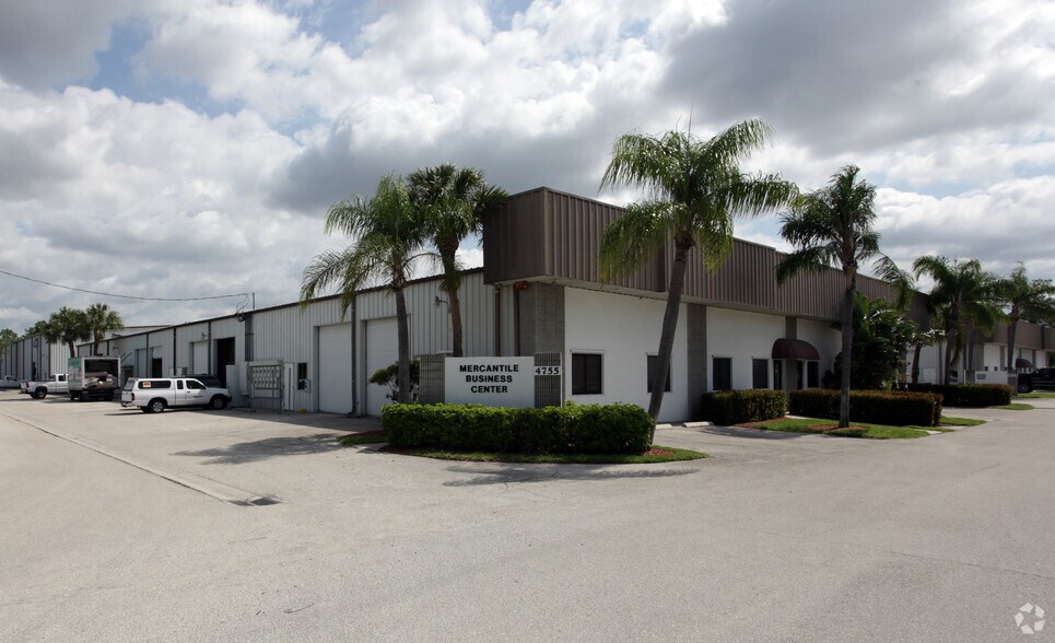 More Photos Of 4755 Mercantile Ave, Naples Unknown For Lease