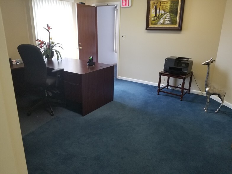 More Photos Of 555 Pleasant St, Brockton Office For Lease