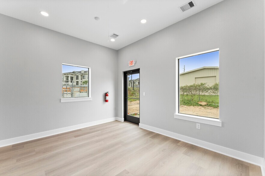 More Photos Of 11606 Westlock Dr, Tomball Medical For Sale