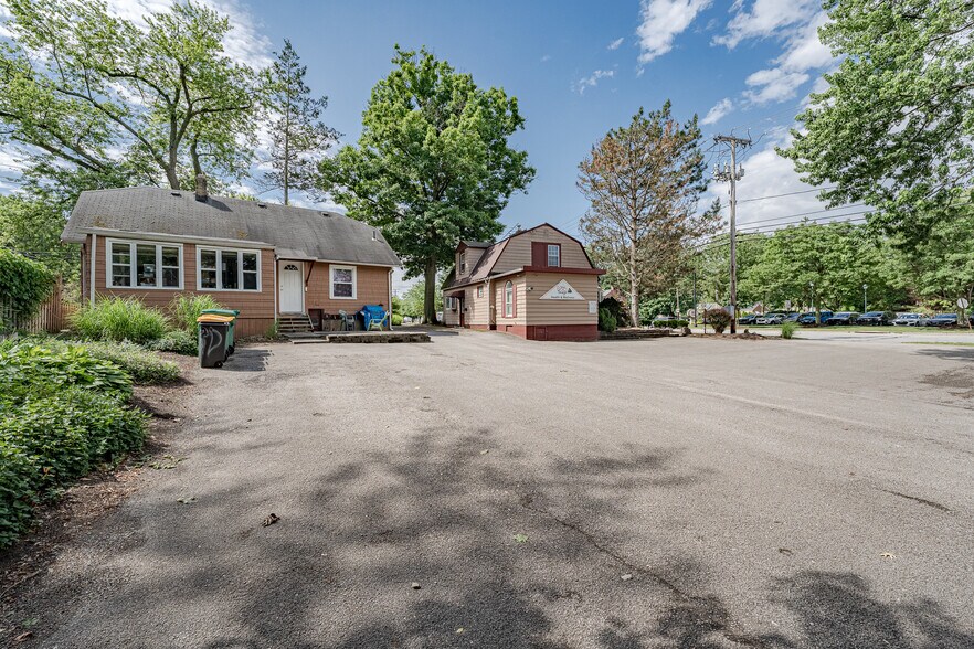 More Photos Of 7285 Center St, Mentor Office Residential For Sale