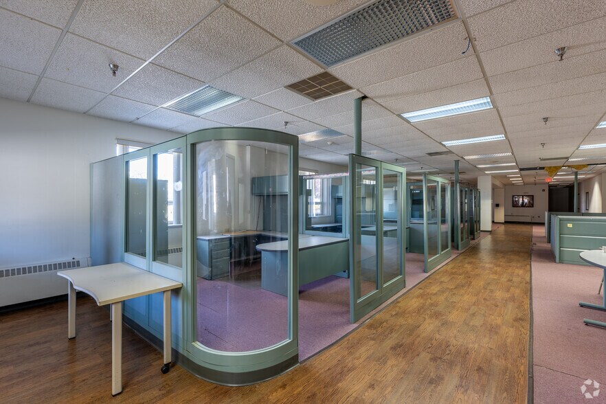 More Photos Of 40 Mulberry St, Middletown Flex For Sale