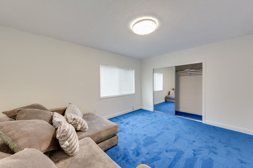 More Photos Of 306-308 Roberts Ln, Bakersfield Storefront Retail Residential For Sale