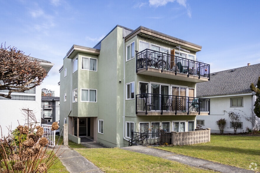 Primary Photo Of 227 15th Av E, Vancouver Apartments For Sale