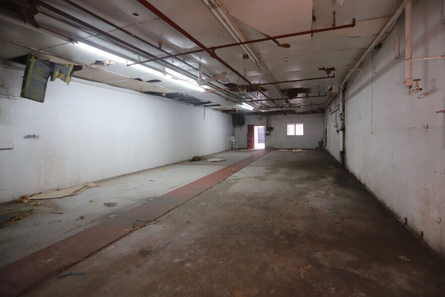 More Photos Of 136-138 34th St, Union City Warehouse For Lease