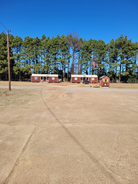 More Photos Of 12946 US Highway 287, Grapeland Trailer Camper Park For Sale